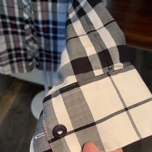 Fox Croft wrinkle free button down.‎ Worn once. Perfect condition - Picture 3 of 4